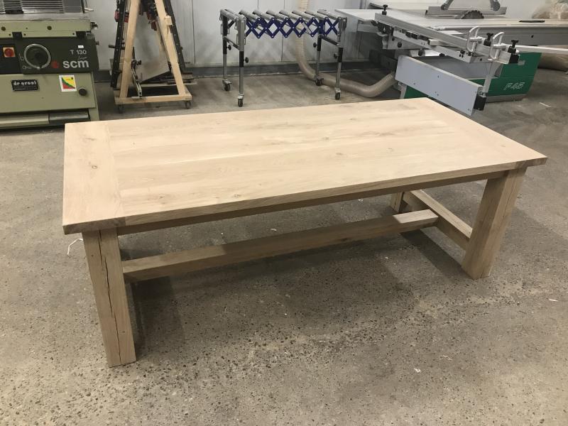 Project foto van massief eiken tafel Schoonrewoerd