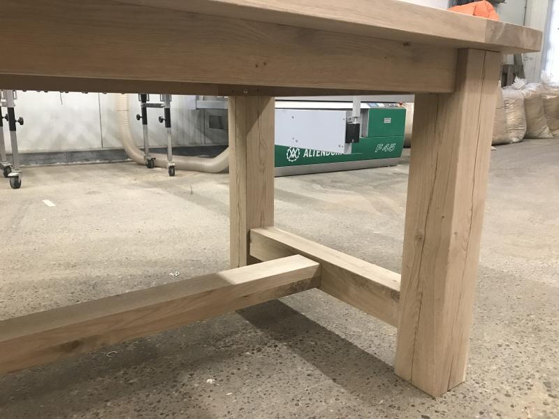 Project foto van massief eiken tafel Schoonrewoerd