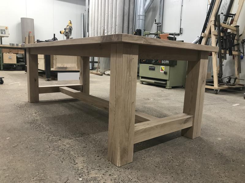 Project foto van massief eiken tafel Schoonrewoerd