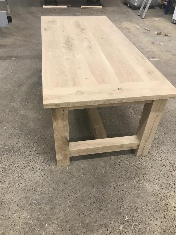 Project foto van massief eiken tafel Schoonrewoerd