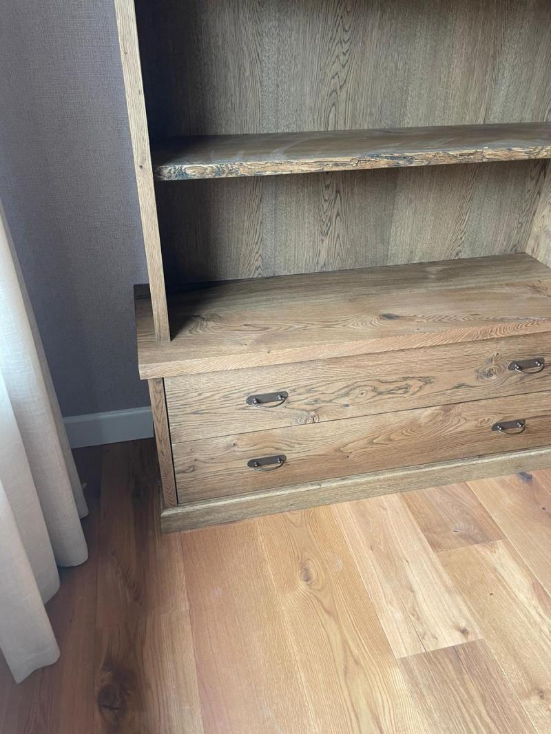 Project foto van massief eiken boekenkast te Schoonrewoerd