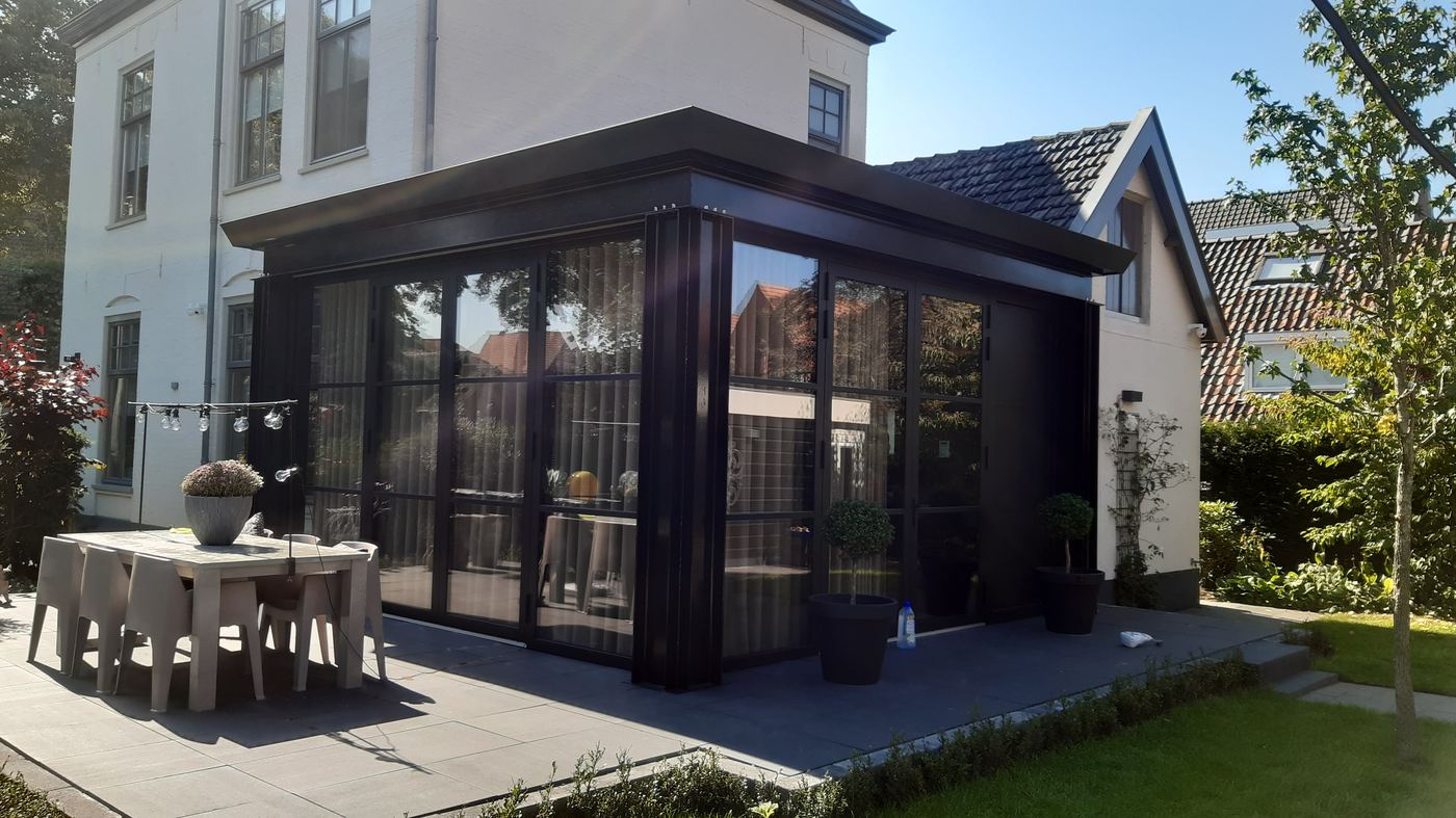 Moderne uitbreiding aanbouw