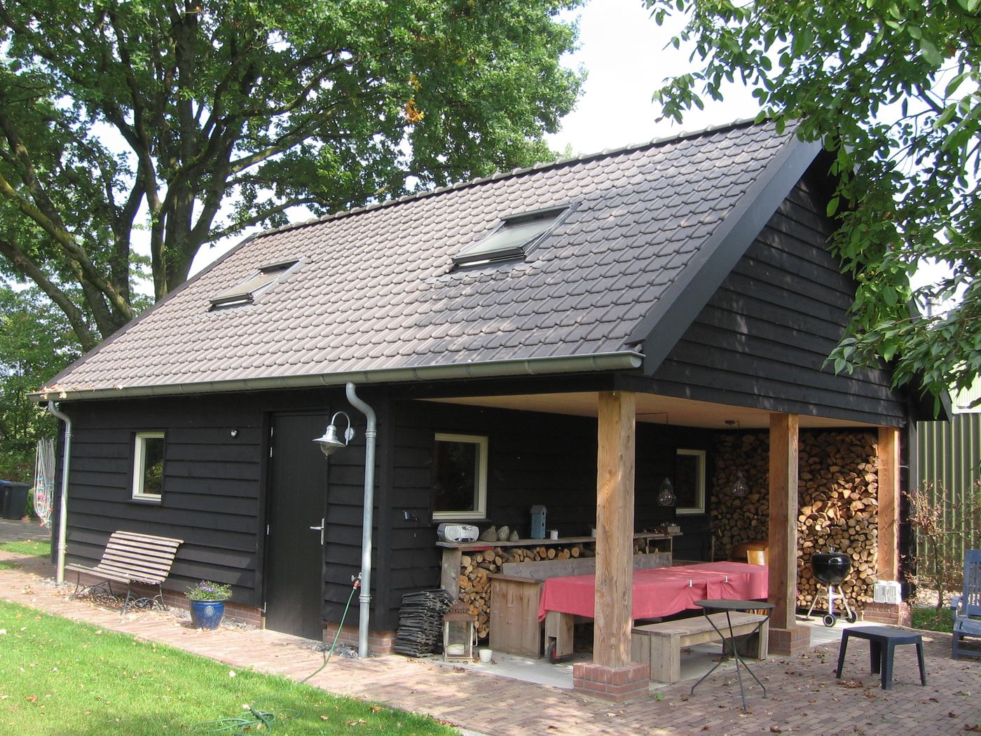 Nieuwbouw schuur met inpandige overkapping