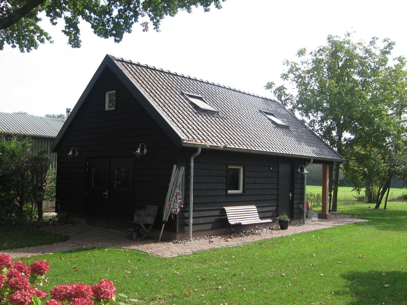 Nieuwbouw schuur met inpandige overkapping