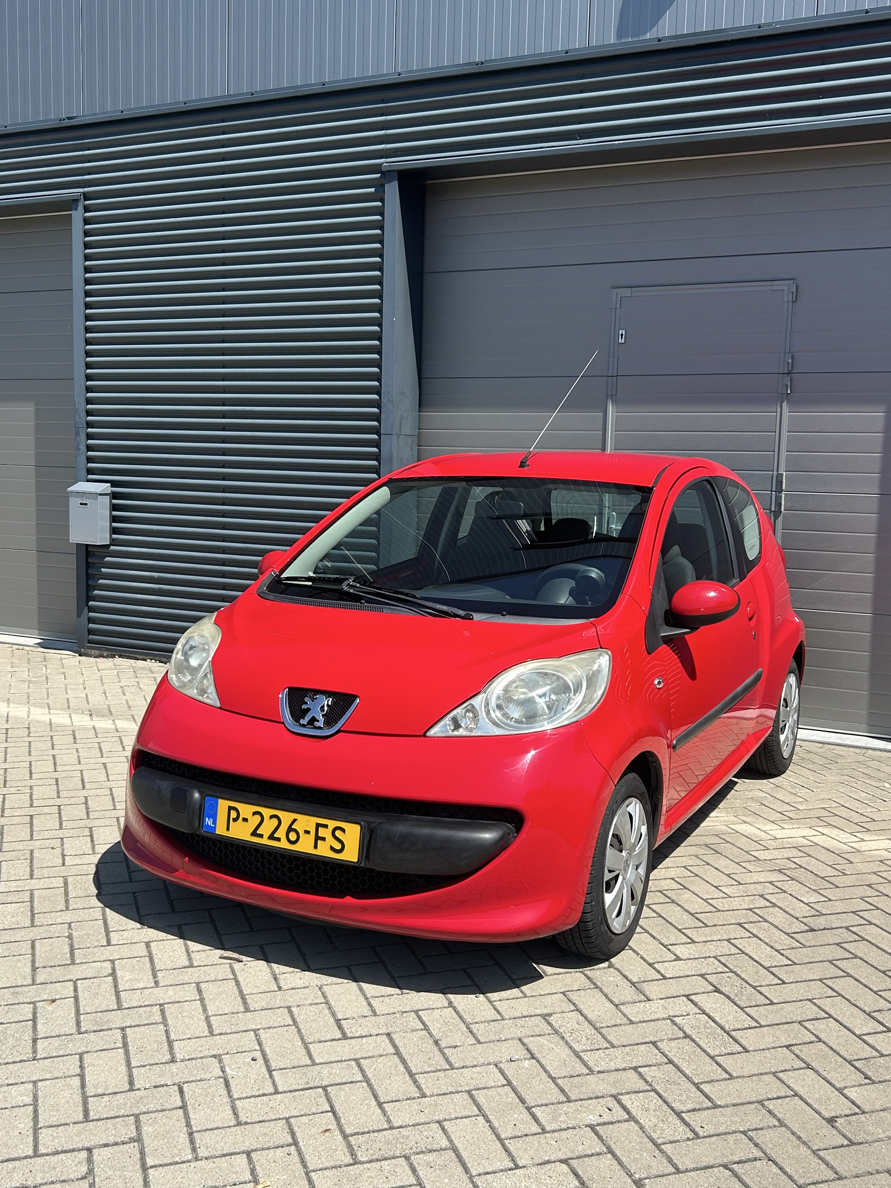 Peugeot 107 1.0 rood | airco | apk | lage km stand