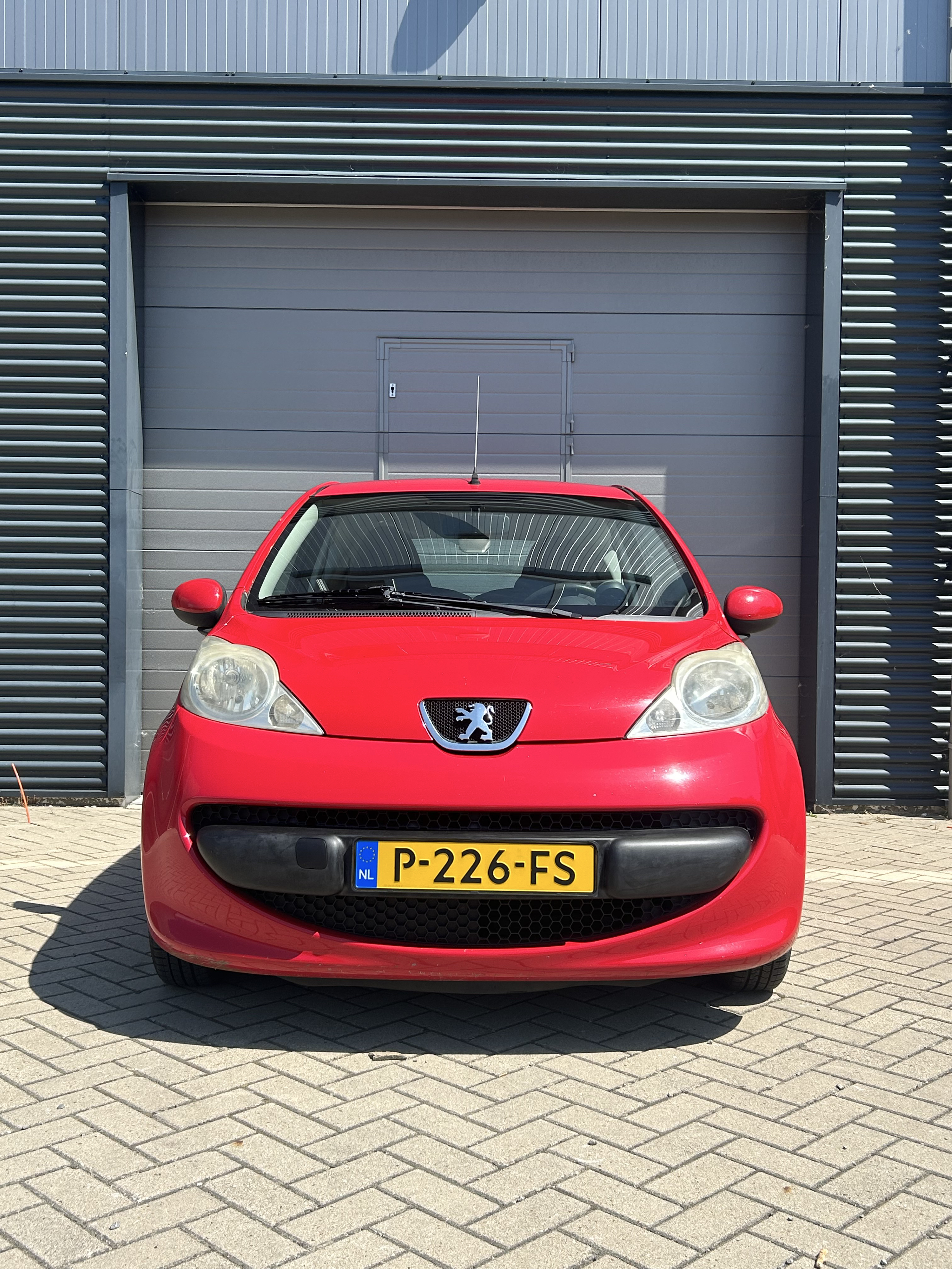 Peugeot 107 1.0 rood | airco | apk | lage km stand