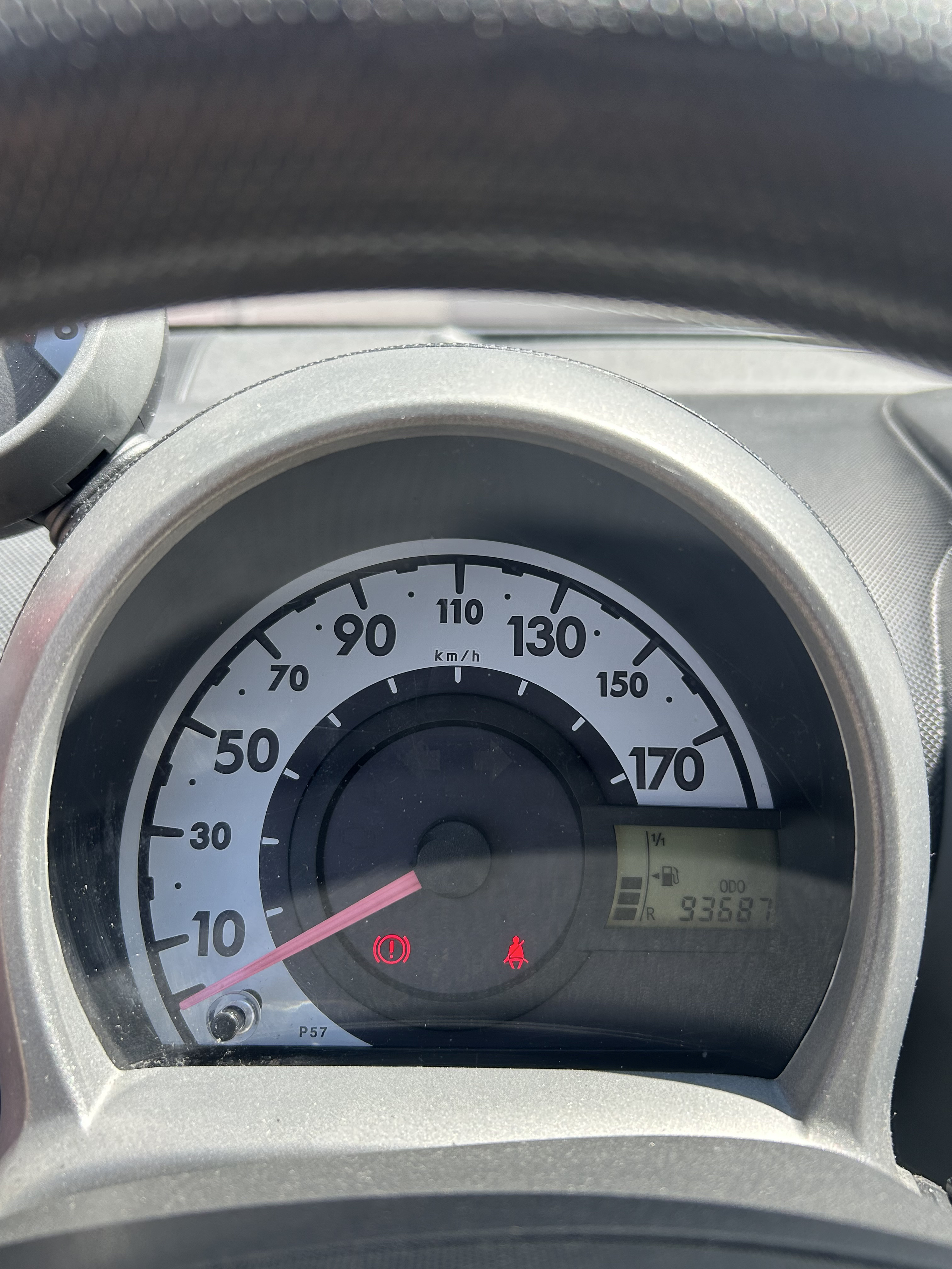 Peugeot 107 1.0 rood | airco | apk | lage km stand