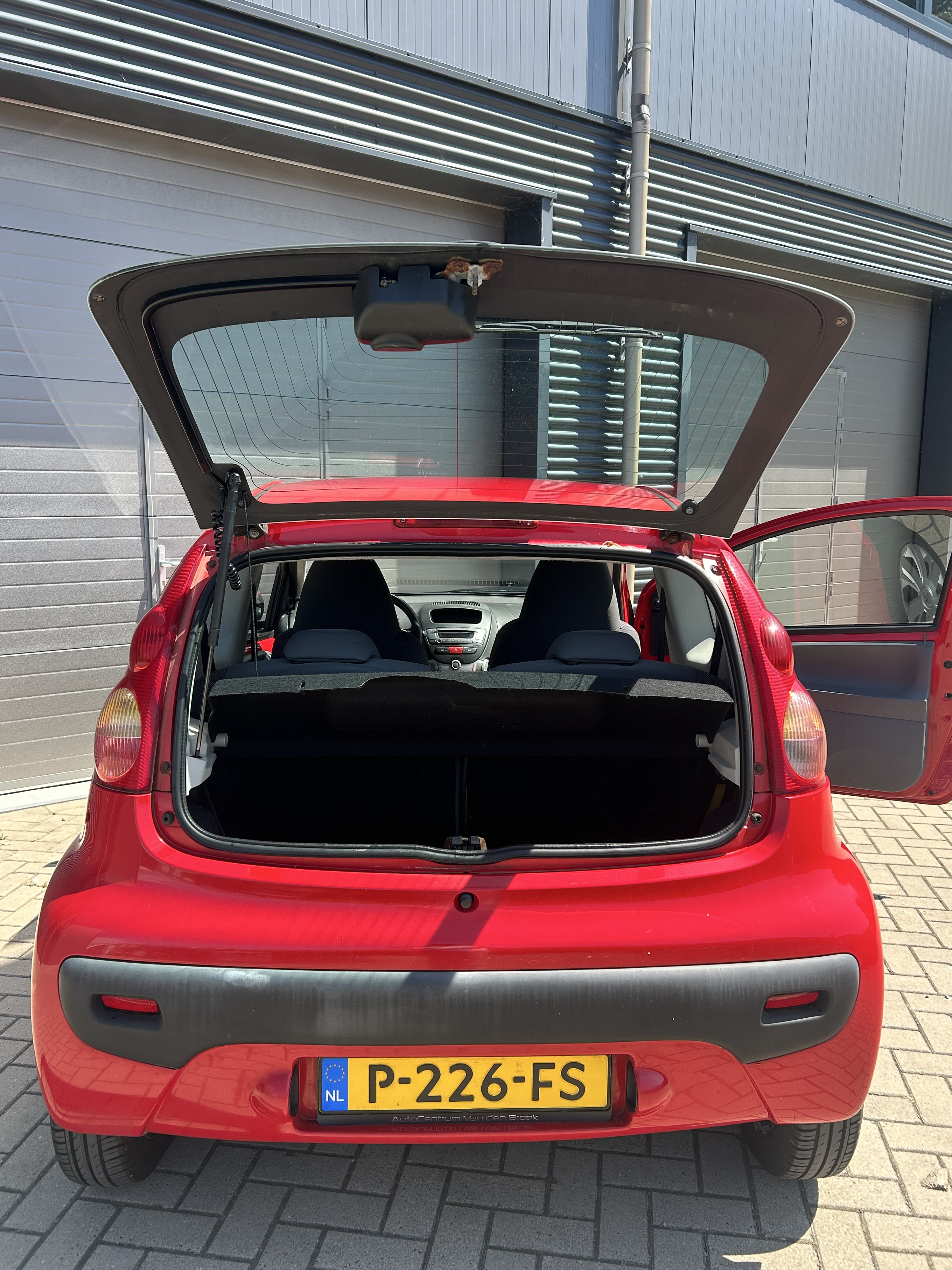 Peugeot 107 1.0 rood | airco | apk | lage km stand