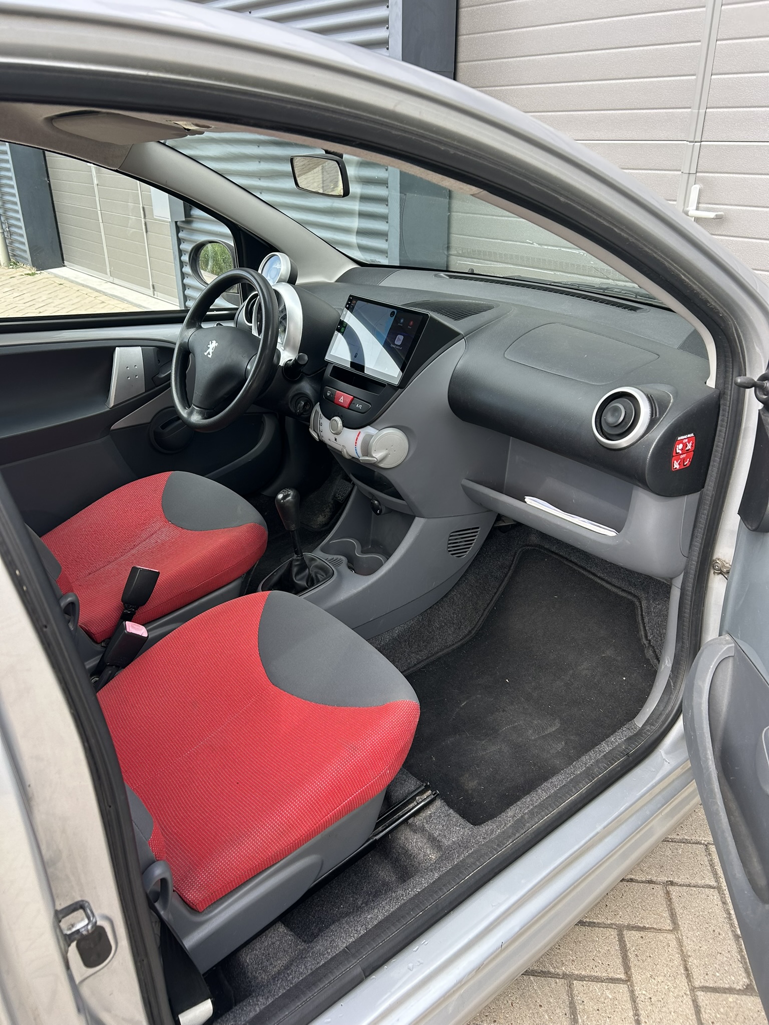 Peugeot 107 1.0 Grijs | airco | apk | carplay | lm velgen