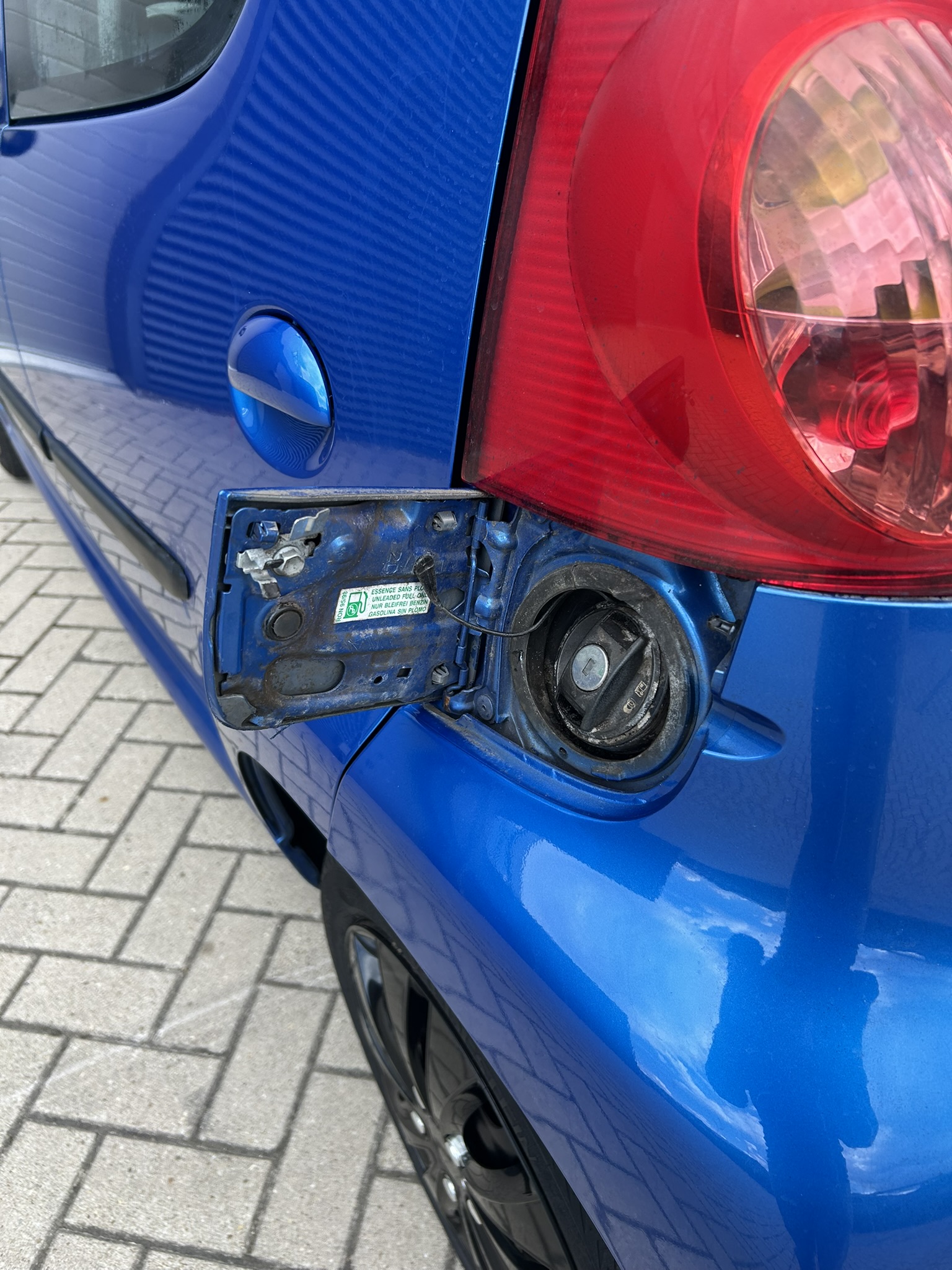 Peugeot 107 1.0 5DR 2010 Blauw | airco | carplay |