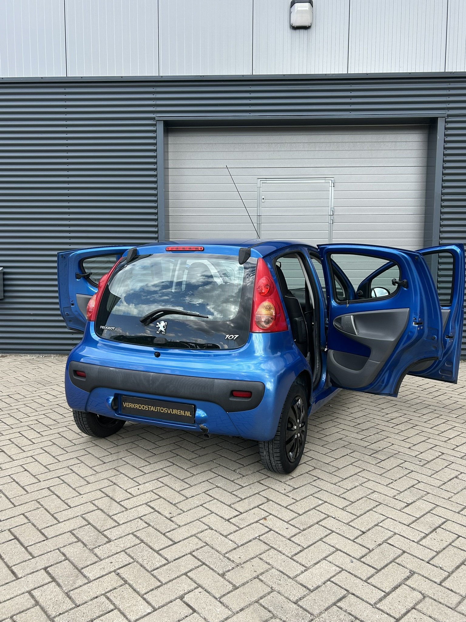 Peugeot 107 1.0 5DR 2010 Blauw | airco | carplay |